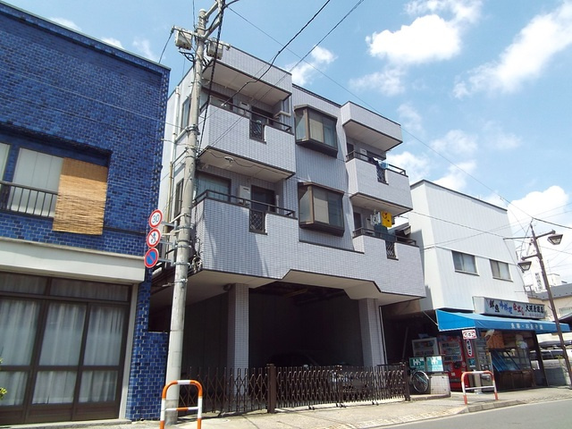 パイン　プレジオの外観|通りに面しているので日当たりも良いです！