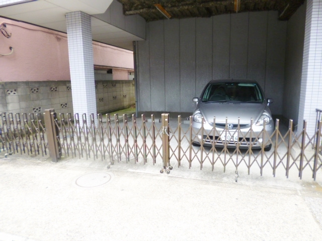 パイン　プレジオの駐車場|1階は駐車場です！