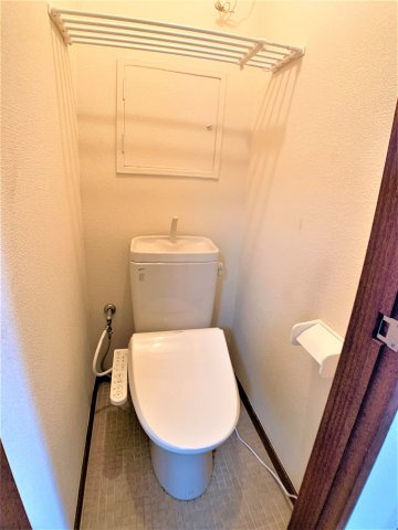 スカイハイツのトイレ|別部屋同間取りのお写真となります。参考にご覧くださいませ。