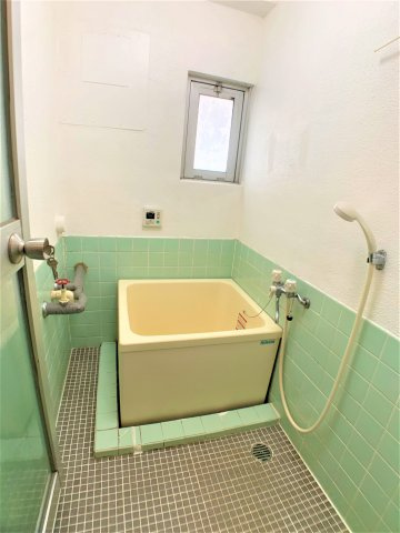 スカイハイツの浴室|別部屋同間取りのお写真となります。参考にご覧くださいませ。