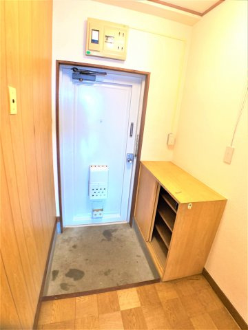 スカイハイツの玄関|別部屋同間取りのお写真となります。参考にご覧くださいませ。