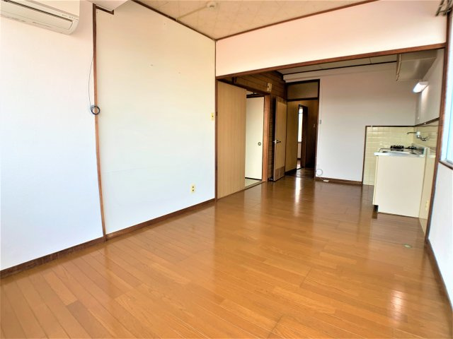 スカイハイツの居間・リビング|別部屋同間取りのお写真となります。参考にご覧くださいませ。