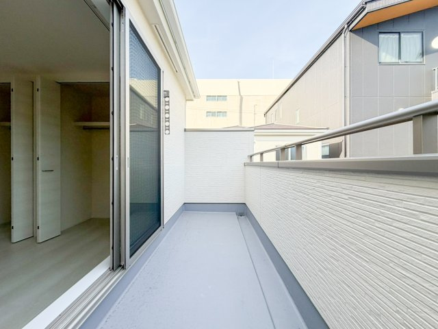 マイホームネクスト港区名四町　1号棟のバルコニー|外からの目が気にならないバルコニーで洗濯物が干せます