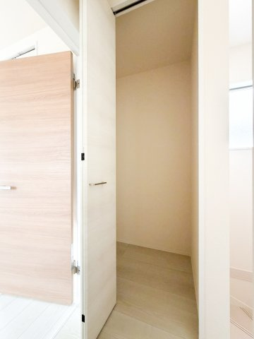 マイホームネクスト港区名四町　1号棟の収納|廊下収納も便利