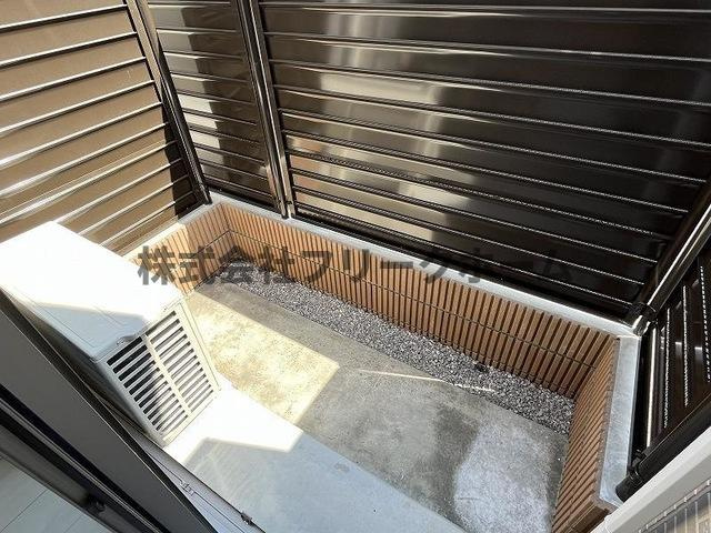 三鷹市新川３丁目の賃貸マンションのバルコニー