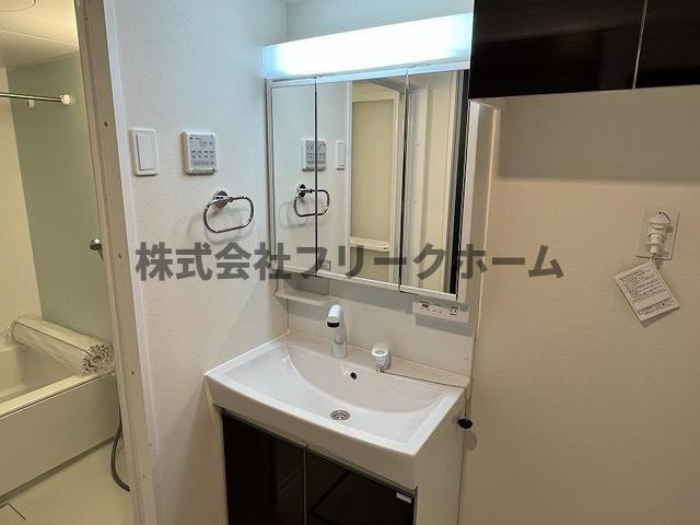 三鷹市新川３丁目の賃貸マンションの洗面所