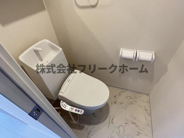 三鷹市新川３丁目の賃貸マンションのトイレ