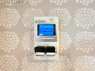 訪問者が来たときにテレビ画面で確認できるため、安心してドアを開けられます。録画機能があるものもあり、留守中に来訪者を記録しておくことができます。利便性が高く、セキュリティ面でも安心です。