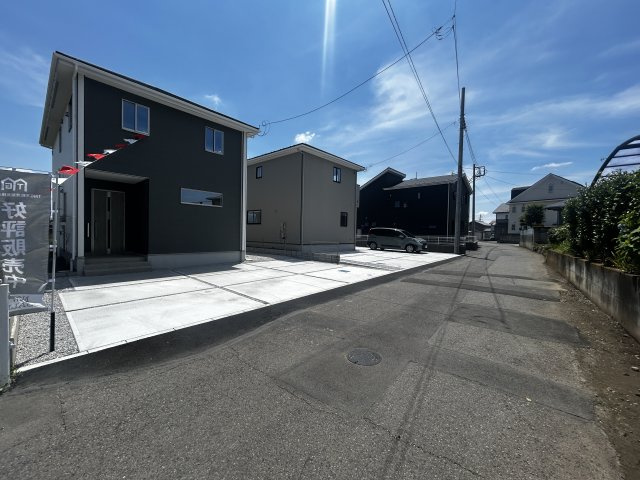 新築　北群馬郡吉岡町大久保1期　1号棟の前面道路含む現地写真|現地写真　西側接道幅員約4ｍ