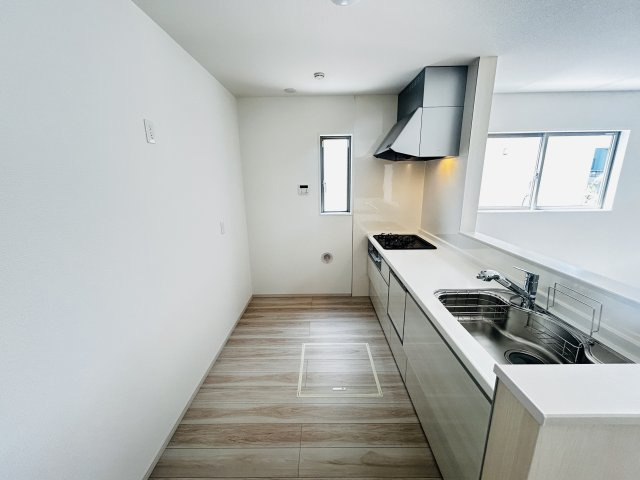 新築　北群馬郡吉岡町大久保1期　1号棟のキッチン|　間口2550ｍｍで作業スペースも広々！換気扇も汚れが付きにくくお掃除がし易い設計です。									
