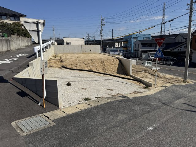 【前面道路含む現地写真】の画像