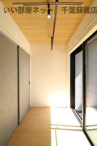 VAU house 青葉の森の寝室|広くて明るい寝室