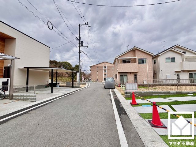 大津市大江６丁目　1号棟の前面道路含む現地写真