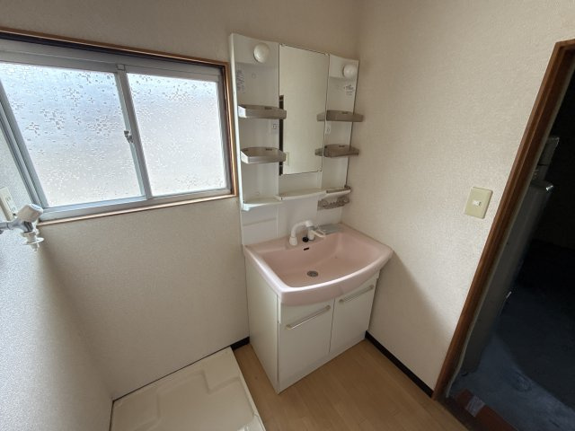 太子町太田戸建ての洗面所