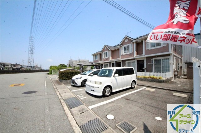 ルマインダｆｙの駐車場