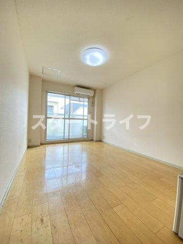 大阪市東淀川区淡路５丁目の賃貸マンションの居間・リビング