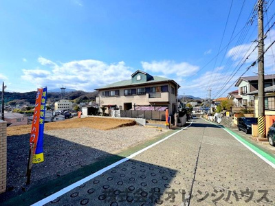 【前面道路含む現地写真】 | 厚木市毛利台1丁目　建築条件付き売地
