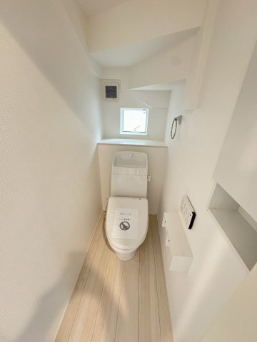 ★価格変更★霞ヶ丘３丁目新築戸建てのトイレ|落ち着いた色調のトイレです
