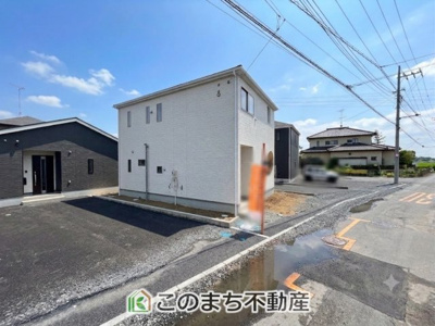 【前面道路含む現地写真】 | CRADLEGARDEN筑西市二木成第2　3号棟 | 前面道路が広いので、陽当り・解放感◎になっております！
