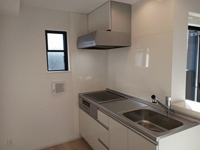 【キッチン】 | サニースポット | コンパクトなキッチンで掃除もラクラク