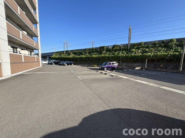 オーリックの駐車場