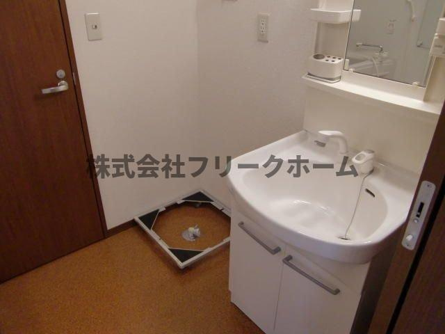 三鷹市上連雀８丁目のアパートの洗面所