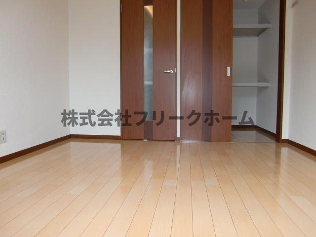 三鷹市上連雀８丁目のアパートの寝室