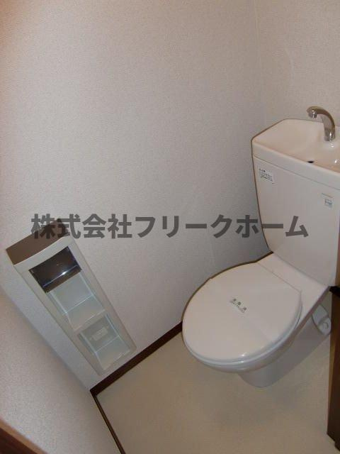 三鷹市上連雀８丁目のアパートのトイレ