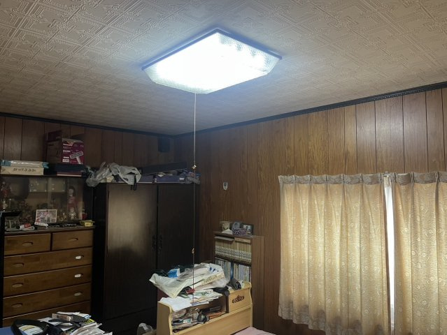 菟田野平井の洋室