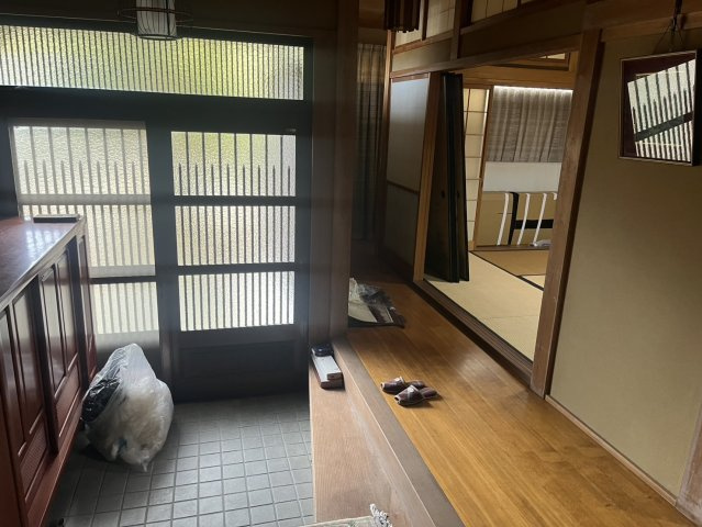 菟田野平井の玄関