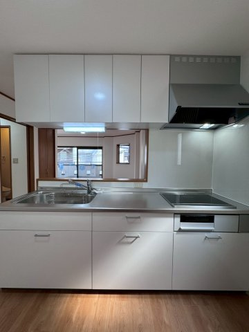 守口市佐太中町7丁目のキッチン|ご家族の会話も広がる対面式キッチン付きです。