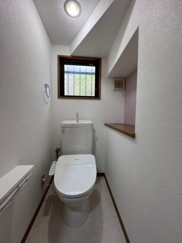 守口市佐太中町7丁目のトイレ|トイレは1階と2階の２か所にあります。