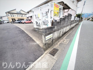 【エントランス】 | 落ち着いたエントランスです