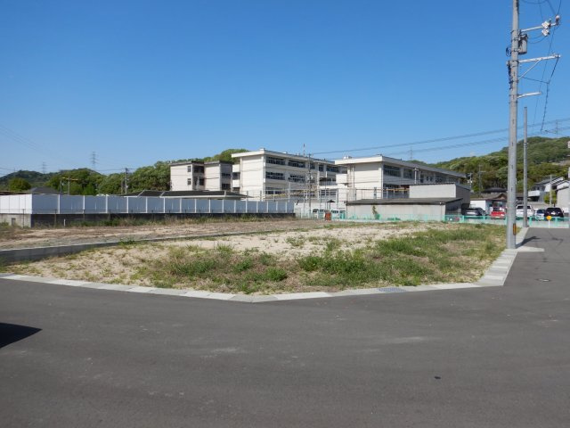児島小川9丁目11区画分譲地の前面道路含む現地写真