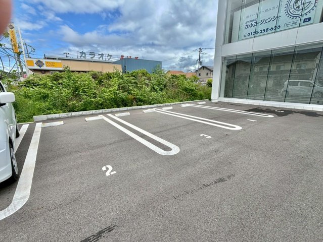 フランチェシカの駐車場