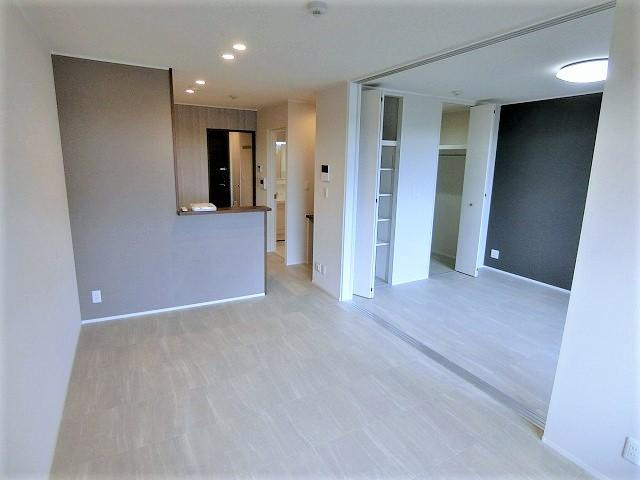 Ｙ・ノヴェル　Ｂ棟の居間・リビング|こちらのリビングで趣味の時間をお楽しみください