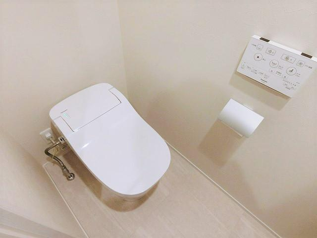 Ｙ・ノヴェル　Ｂ棟のトイレ|落ち着いた色調のトイレです