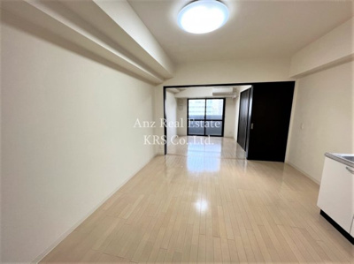 【居間・リビング】 | インテリジェンス御堂 | 部屋全体。間仕切りを開けると約15帖です。