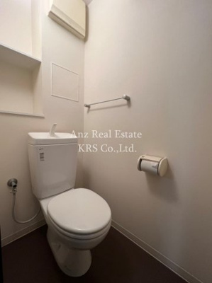 【トイレ】 | インテリジェンス御堂 | 上に棚があって整理するのに便利です♪