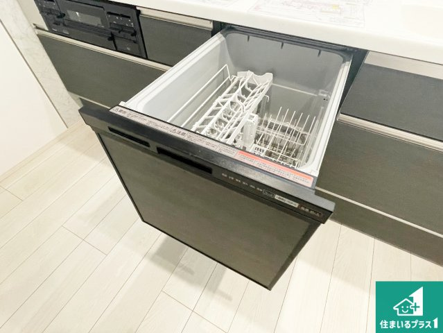 豊中市上野東　第2期　新築一戸建ての設備|食事後の一仕事、食器洗いをボタン一つでお任せできちゃいます！場所を取らないビルトイン式なので、お料理スペースもしっかり確保！