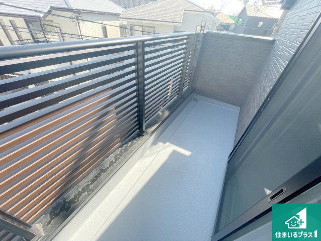 豊中市上野東　第2期　新築一戸建てのバルコニー|ワイドバルコニーは洗濯物を干すスペースが広いのでご家族が多くても安心！