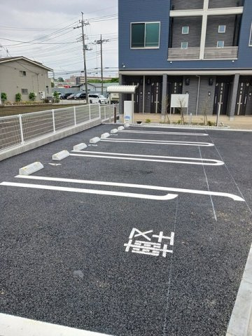 チェリー　クローバーの駐車場|車をお持ちの方に嬉しい駐車場付きの物件です