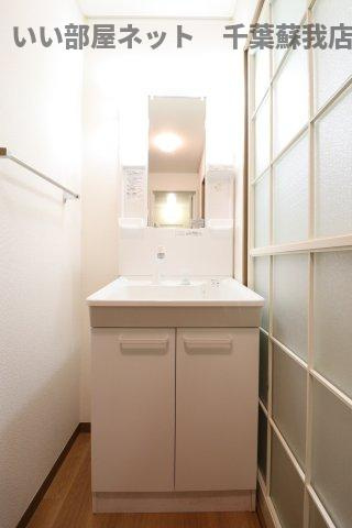 オーシャンサイド　Ⅰの洗面所|明るい洗面所です