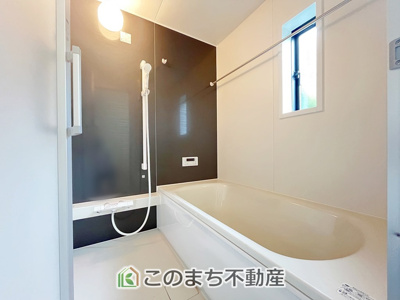 【浴室】 | CRADLEGARDEN筑西市二木成第2　 | 雨の日の洗濯も安心♪換気乾燥暖房機を完備した1坪サイズのシステムバスです！
