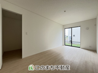 【洋室】 | CRADLEGARDEN筑西市二木成第2　 | 南向きで陽当たりの良い洋室♪風通しもよく快適です☆
