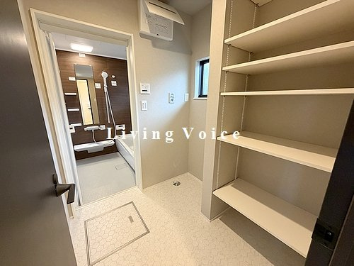 【仲介手数料０円】藤沢市片瀬山1丁目　新築一戸建て　全2棟の脱衣所|藤沢市片瀬山1丁目　新築一戸建て　全2棟