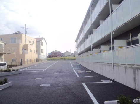 レオネクストインフィールドⅡの駐車場