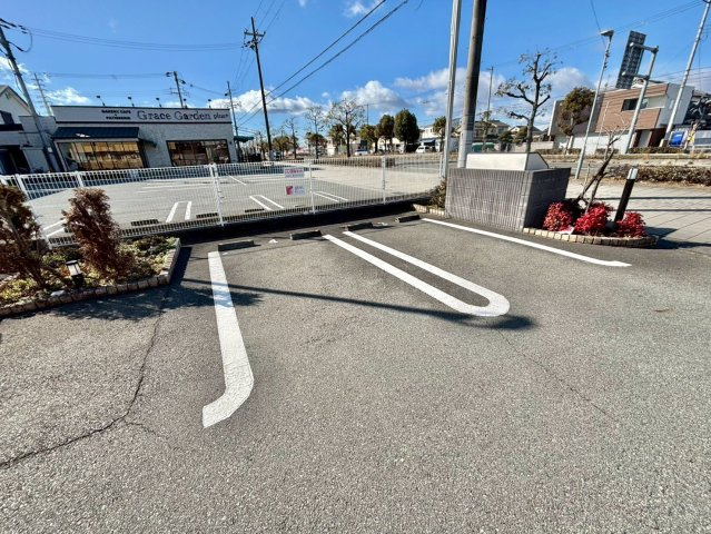 ウエスト　ウッド　アベニューの駐車場