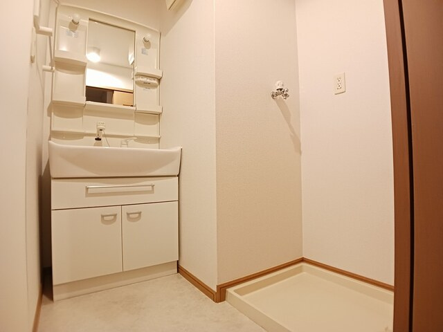 ウエスト　ウッド　アベニューの洗面所