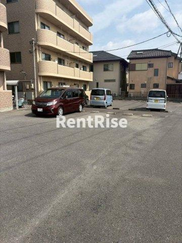 サンライズマンション18の駐車場